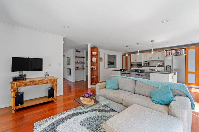 Photo of property in 15 Whale Cove, Stanmore Bay, Whangaparaoa, 0932