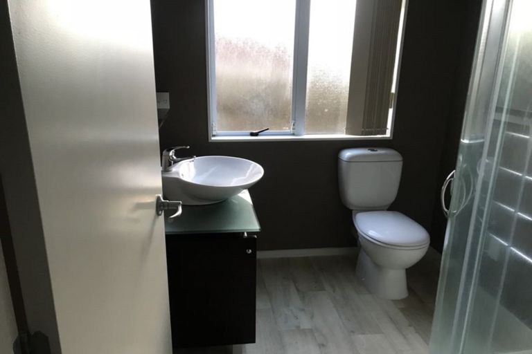 Photo of property in 57 View Road, Henderson, Auckland, 0612