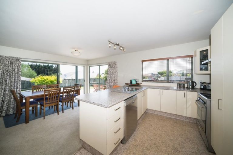 Photo of property in 5 Abby Road, Fitzherbert, Palmerston North, 4410