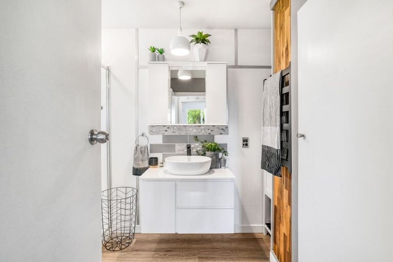 Photo of property in 27 Jenkins Avenue, Redwood, Christchurch, 8051