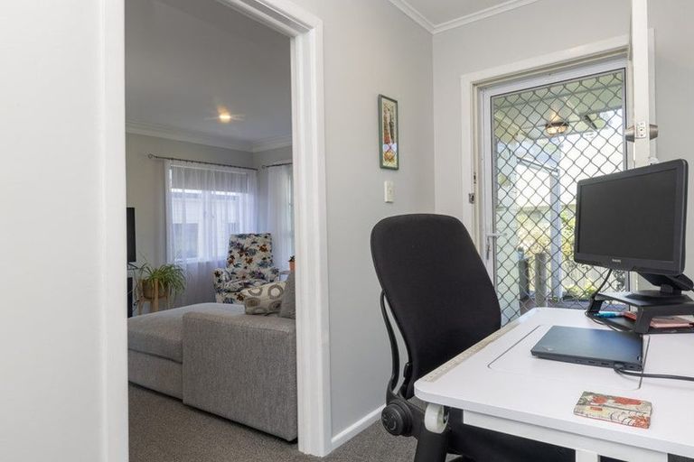 Photo of property in 2 Simpson Road, Ranui, Auckland, 0612