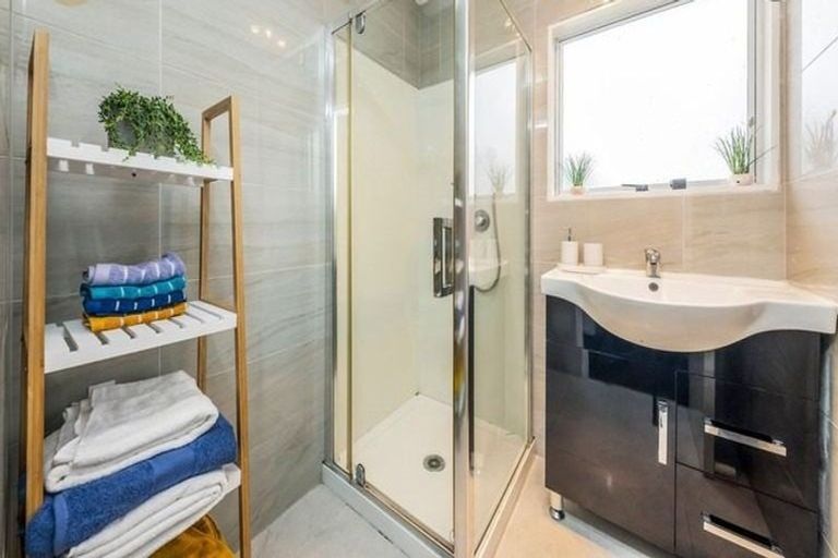 Photo of property in 2/11 Rollerson Street, Papakura, 2110