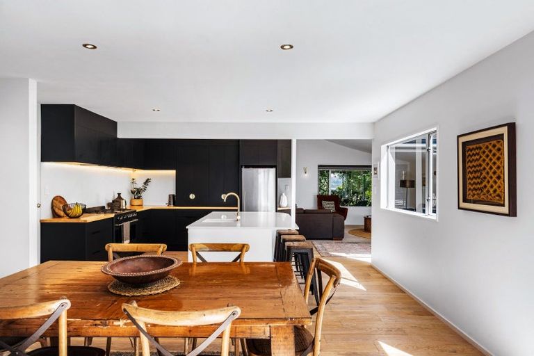 Photo of property in 35 Burns Road, Hospital Hill, Napier, 4110