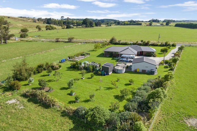 Photo of property in 40 Bell Road West, Halcombe, Feilding, 4777