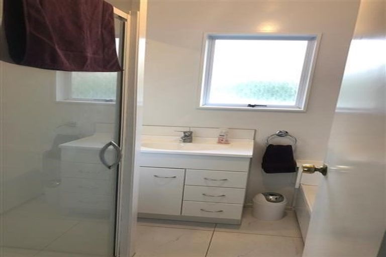 Photo of property in 1/13 De Quincey Terrace, Highland Park, Auckland, 2010