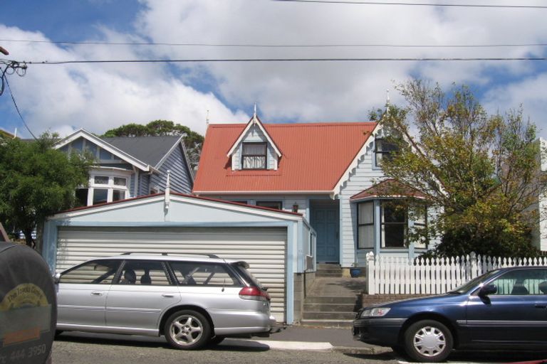 Photo of property in 12 Queen Street, Mount Victoria, Wellington, 6011