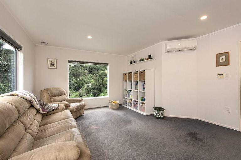 Photo of property in 52 Grays Road, Plimmerton, Porirua, 5026