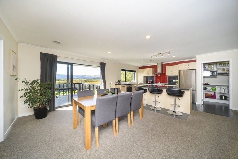 Photo of property in 12 Ron Place, Fitzherbert, Palmerston North, 4410