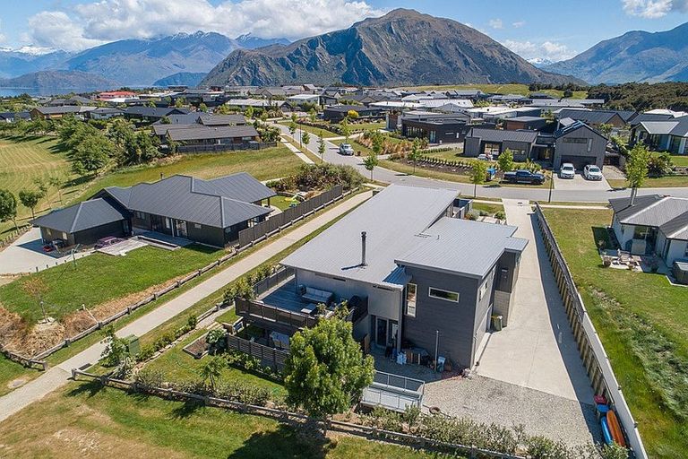 Photo of property in 48 Minaret Ridge, Wanaka, 9305