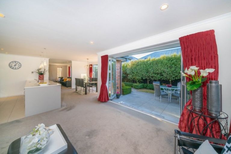 Photo of property in 4 Tatahi Street, Parklands, Christchurch, 8083