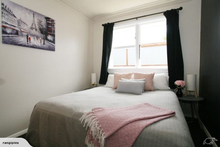 Photo of property in 1 Glendevon Place, Vauxhall, Dunedin, 9013