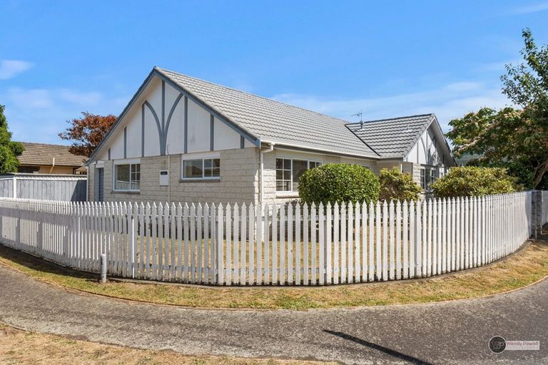 Photo of property in 8 Fraser Crescent, Elderslea, Upper Hutt, 5018