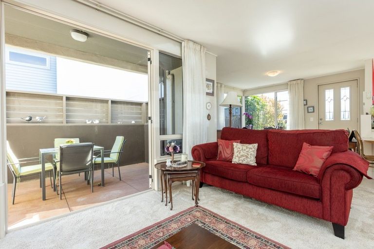 Photo of property in 82 Charles Street, Westshore, Napier, 4110