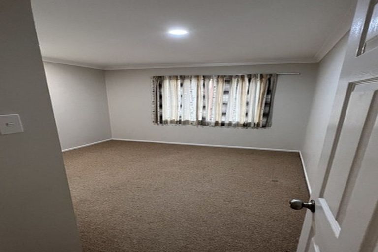 Photo of property in 67 Glenveagh Park Drive, Weymouth, Auckland, 2103