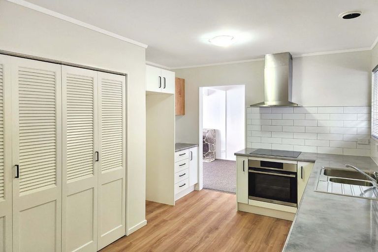 Photo of property in 2 Dundee Place, Crofton Downs, Wellington, 6035