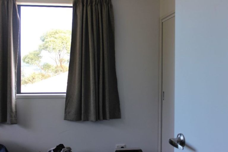 Photo of property in 28 Denver Avenue, Sunnyvale, Auckland, 0612