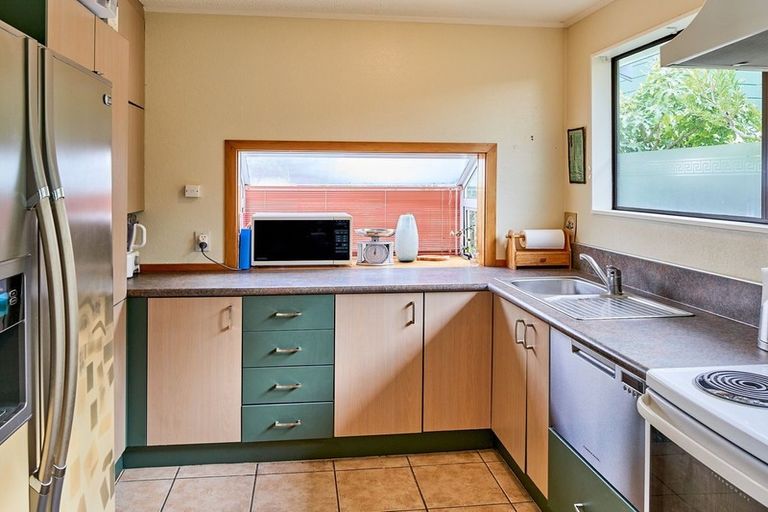 Photo of property in 27 Humphreys Grove, Titahi Bay, Porirua, 5022
