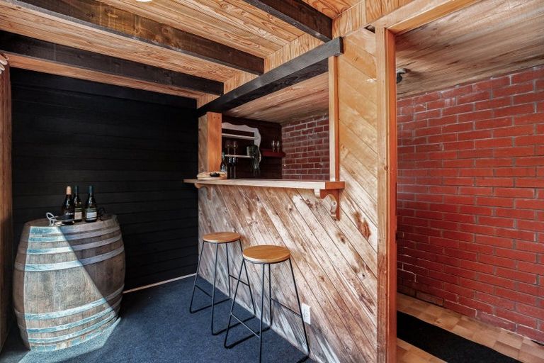 Photo of property in 1 Indira Place, Khandallah, Wellington, 6035