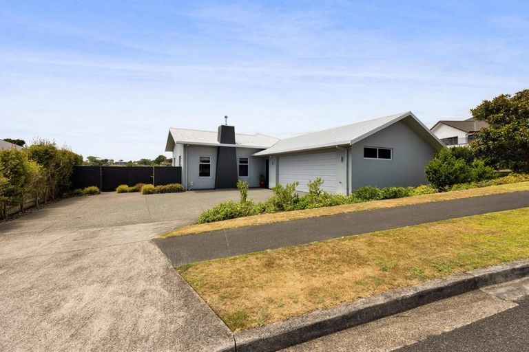 Photo of property in 188 Heta Road, Highlands Park, New Plymouth, 4312