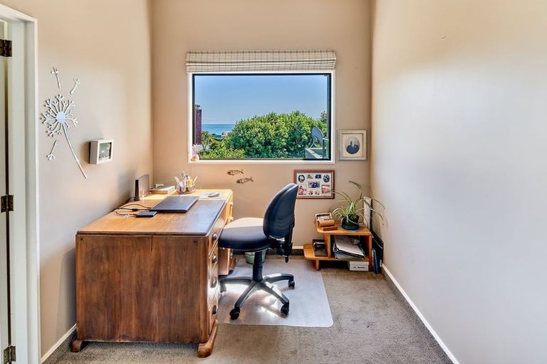 Photo of property in 18 Jeep Road, Raumati South, Paraparaumu, 5032