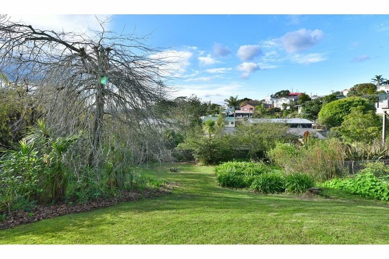 Photo of property in 9 Moffat Road, Red Beach, 0932