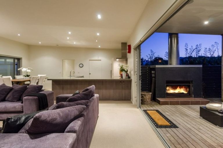 Photo of property in 22 Wonderview Road, Leigh, 0985