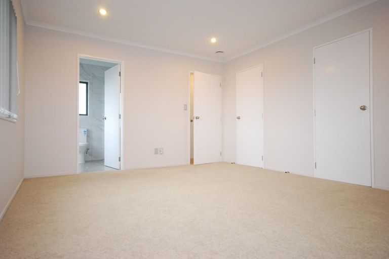 Photo of property in 8 Whekau Drive, Takanini, 2112