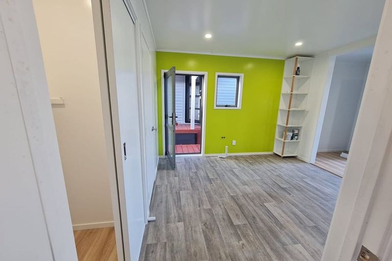 Photo of property in 5 Foyle Place, Glendene, Auckland, 0602