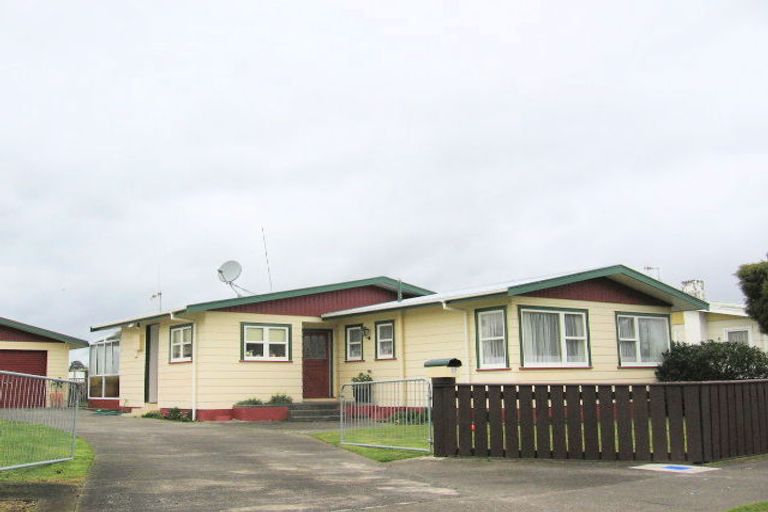 Photo of property in 17 Dewe Avenue, Feilding, 4702