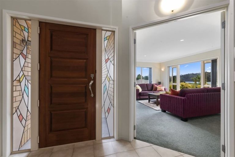 Photo of property in 18 Schopolo Place, Schnapper Rock, Auckland, 0632