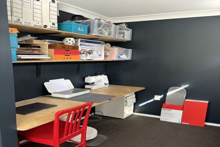 Photo of property in 8 Matipo Road, Te Atatu Peninsula, Auckland, 0610