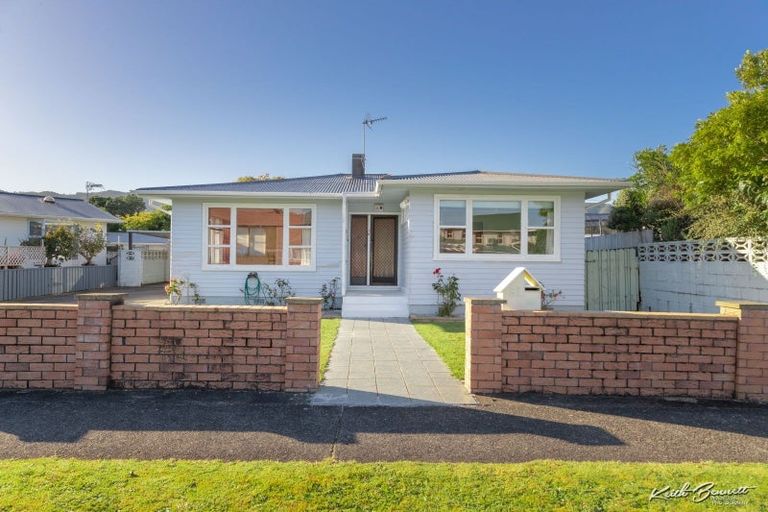 Photo of property in 51 Holyoake Crescent, Avalon, Lower Hutt, 5011