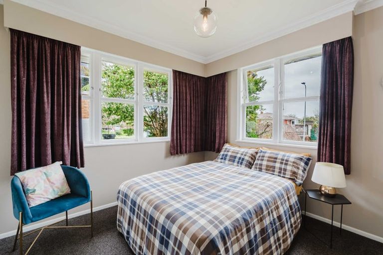 Photo of property in 16 Kensington Place, Fairfield, Hamilton, 3214