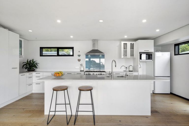 Photo of property in 1/870 Beach Road, Waiake, Auckland, 0630