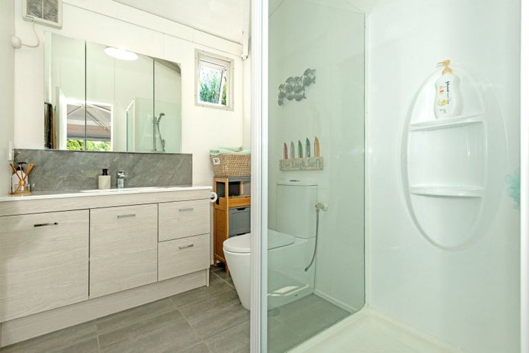 Photo of property in 86 Fortescue Street, Mahia, 4198