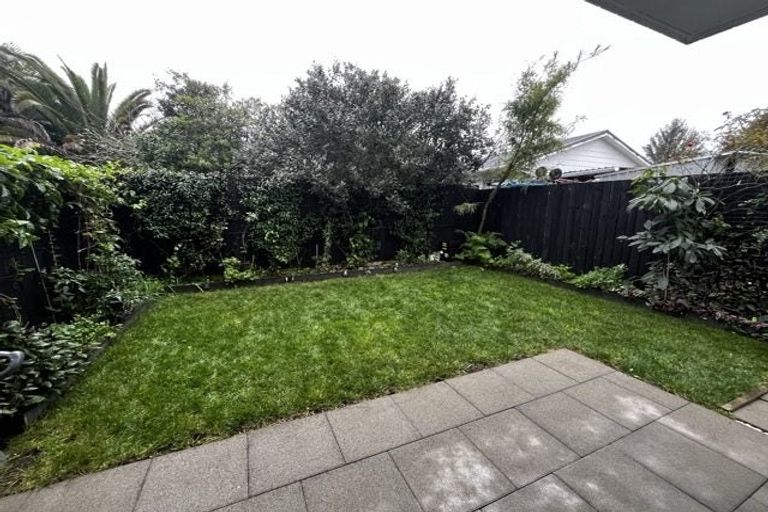 Photo of property in 6/4 Harry Ward Place, Henderson, Auckland, 0610