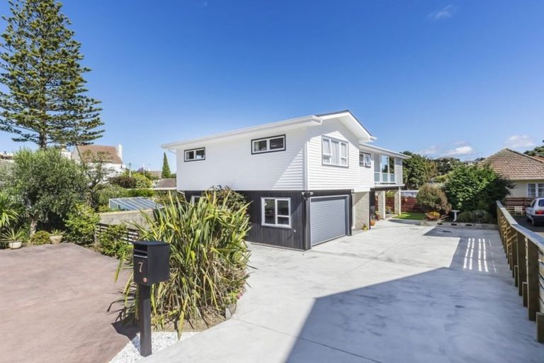 Photo of property in 7 Cherry Grove, Strathmore Park, Wellington, 6022