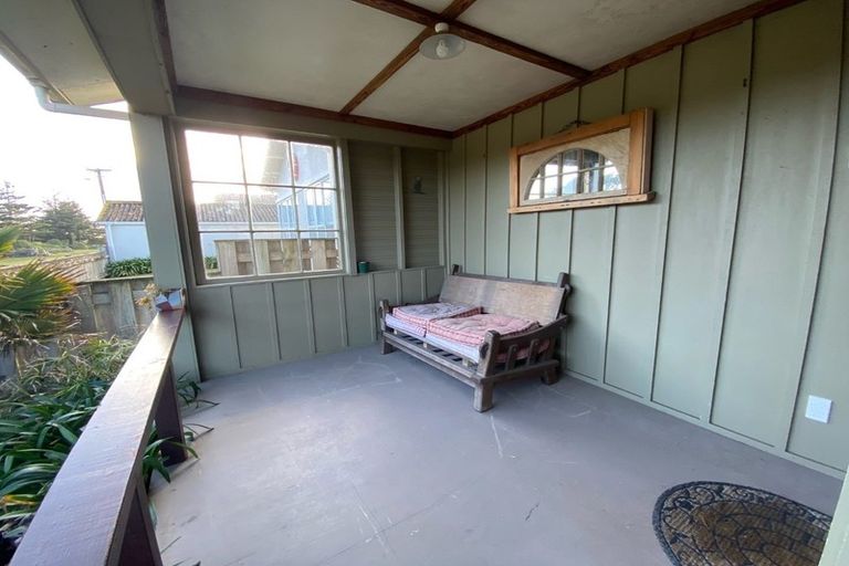 Photo of property in 10 Seafront Road, Castlecliff, Whanganui, 4501