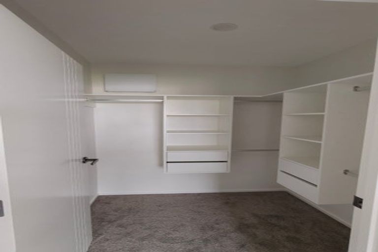 Photo of property in 118 Chivalry Road, Glenfield, Auckland, 0629