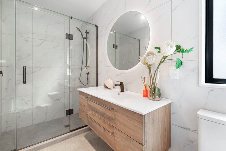 Photo of property in 70c Bond Crescent, Forrest Hill, Auckland, 0620