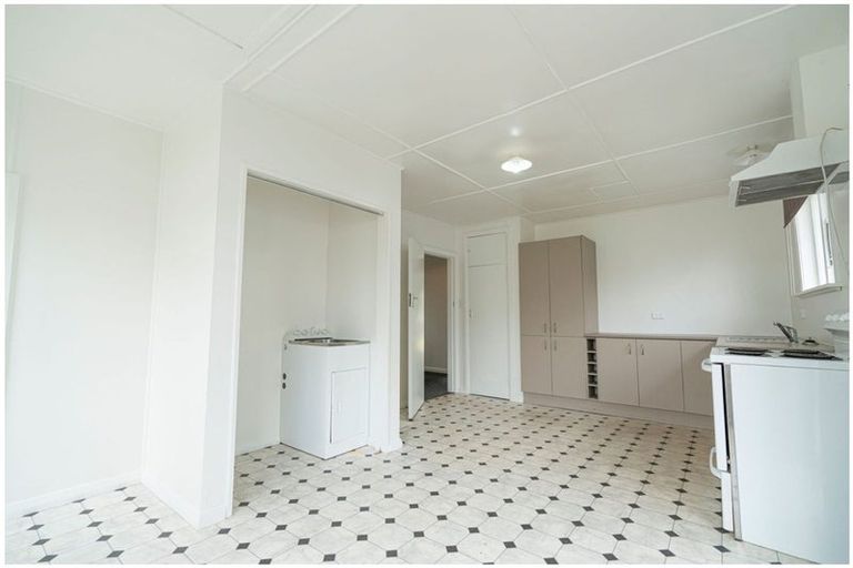 Photo of property in 71 Queenwood Road, Levin, 5510