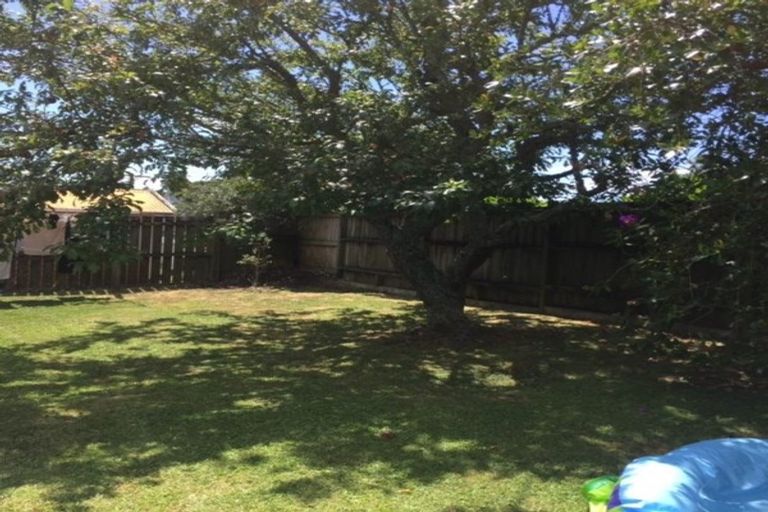 Photo of property in 13 Strid Road, Te Atatu South, Auckland, 0610
