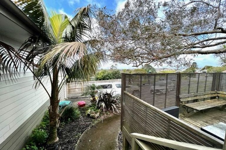 Photo of property in 1/41 Elizabeth Drive, West Harbour, Auckland, 0618