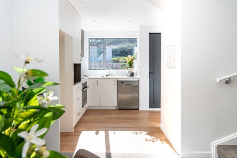 Photo of property in 84 Ara Paiwhenua, Tawa, Wellington, 5028