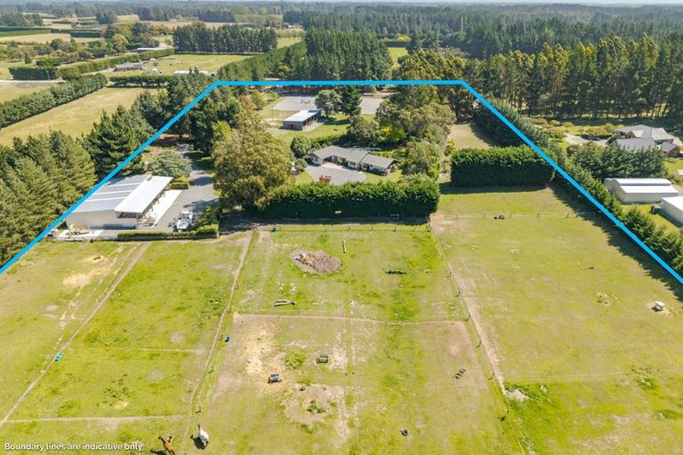 Photo of property in 32 Scarlet Oak Drive, West Melton, Christchurch, 7676