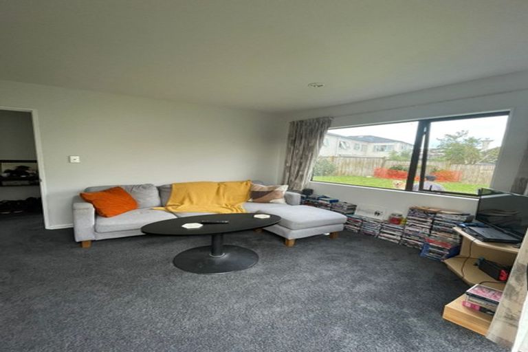 Photo of property in 11 Rosses Place, Pinehill, Auckland, 0632