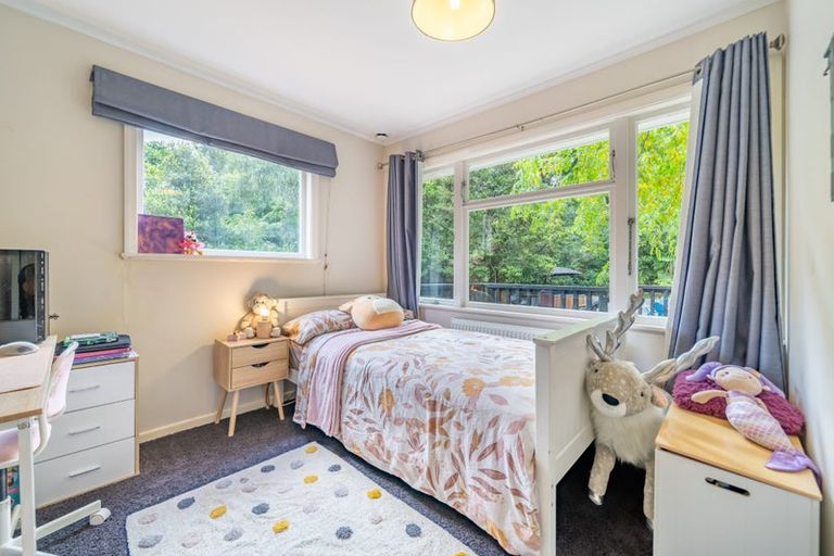 Photo of property in 49 Blue Mountains Road, Pinehaven, Upper Hutt, 5019