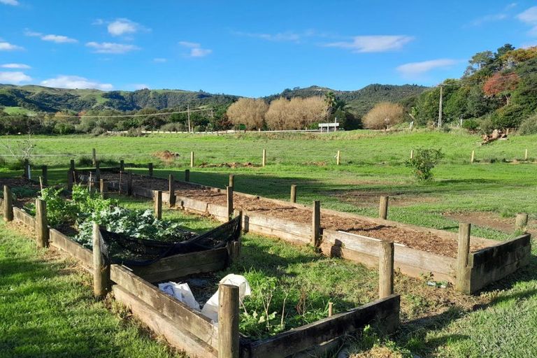 Photo of property in 4 Cemetery Road, Kuaotunu, Whitianga, 3592