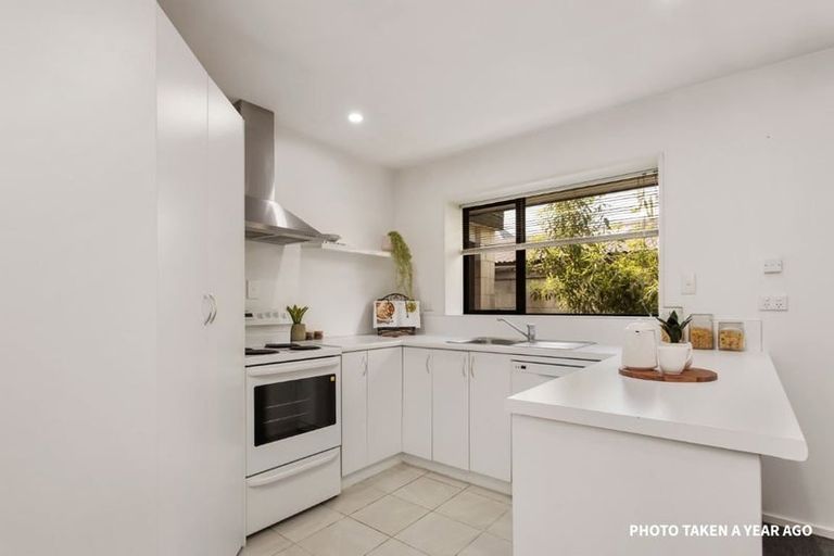 Photo of property in 2/30 Lees Road, Strowan, Christchurch, 8052