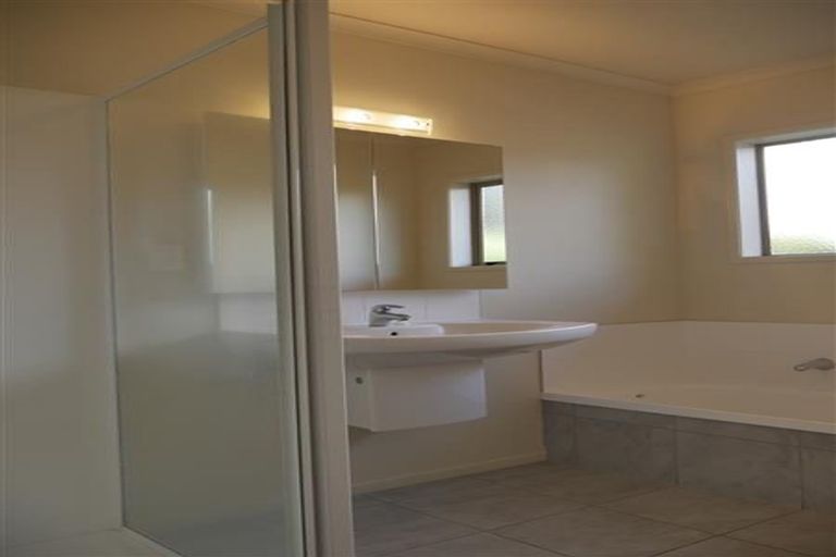 Photo of property in 13 Tieke Place, Horahora, Whangarei, 0110